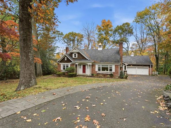 26 Paul Revere Lane, Centerport NY 11721