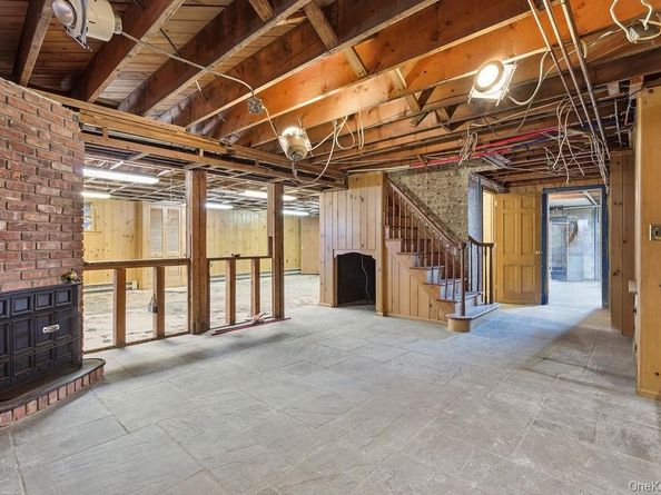 26 Paul Revere Lane, Centerport NY 11721