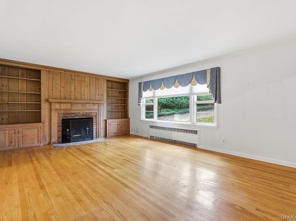 26 Paul Revere Lane, Centerport NY 11721