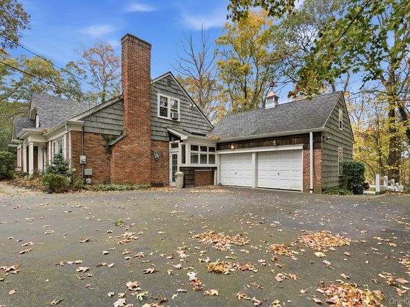 26 Paul Revere Lane, Centerport NY 11721