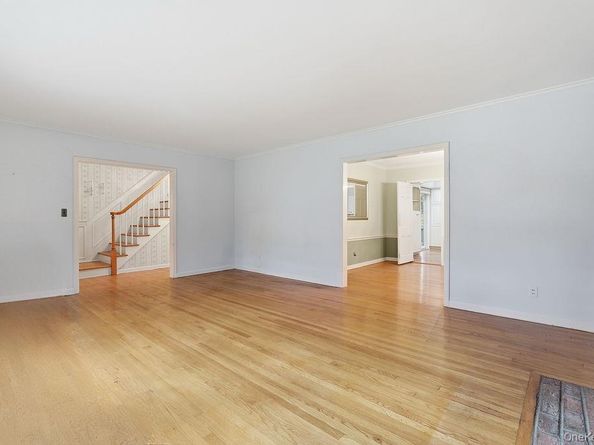 26 Paul Revere Lane, Centerport NY 11721