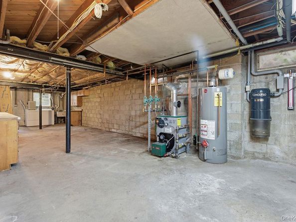 26 Paul Revere Lane, Centerport NY 11721