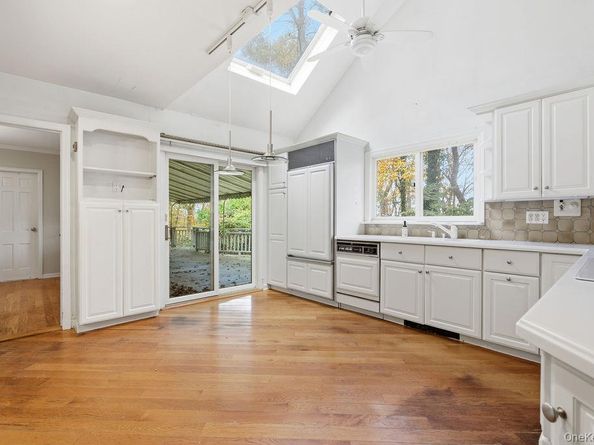 26 Paul Revere Lane, Centerport NY 11721