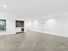 33 Oyster Pond Lane, East Hampton NY 11937