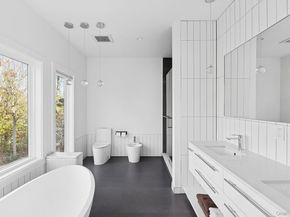 33 Oyster Pond Lane, East Hampton NY 11937