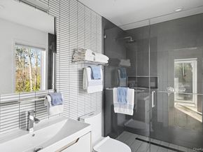 33 Oyster Pond Lane, East Hampton NY 11937