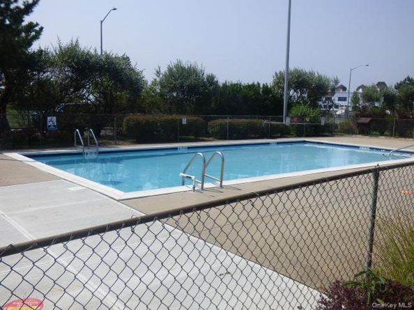 1 Anchorage Way 1401, Freeport NY 11520