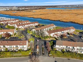 1 Anchorage Way 1401, Freeport NY 11520