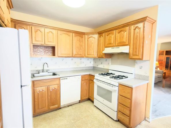 98 Whistler Court 98, Middle Island NY 11953