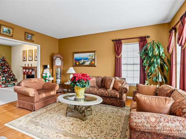 4 Avolet Court, Mount Sinai NY 11766