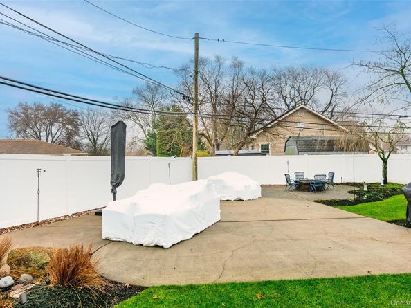 6 Simmons Drive, East Islip NY 11730