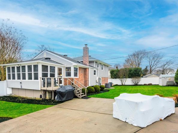 6 Simmons Drive, East Islip NY 11730