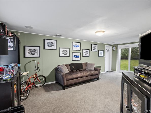 6 Simmons Drive, East Islip NY 11730