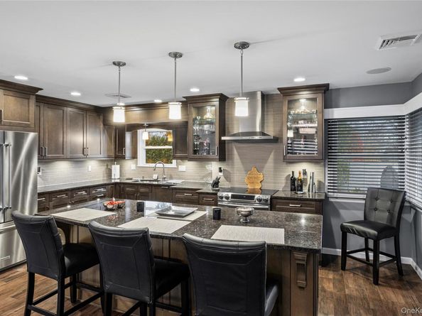 6 Simmons Drive, East Islip NY 11730