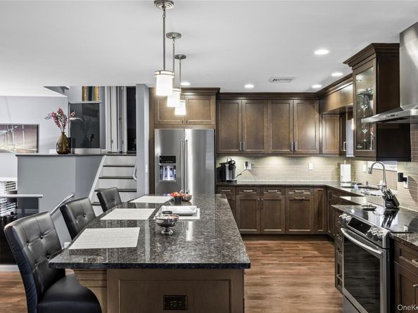 6 Simmons Drive, East Islip NY 11730