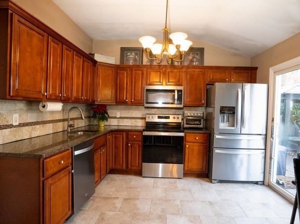 4 Galaxie Lane, Selden NY 11784