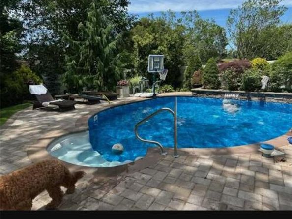 4 Galaxie Lane, Selden NY 11784