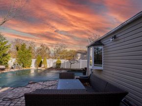 4 Galaxie Lane, Selden NY 11784