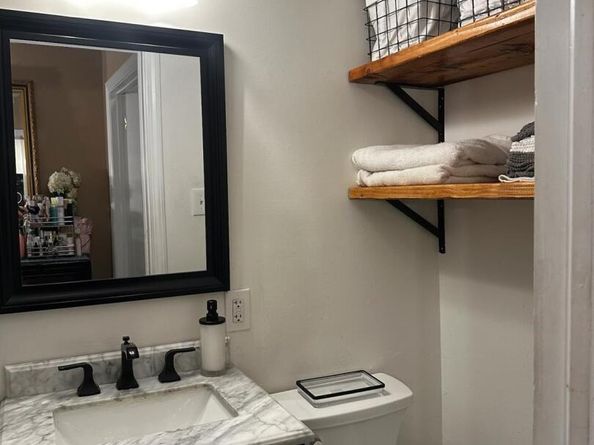 4 Galaxie Lane, Selden NY 11784