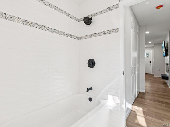 195 Canterbury Drive, Ridge NY 11961