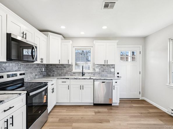 195 Canterbury Drive, Ridge NY 11961