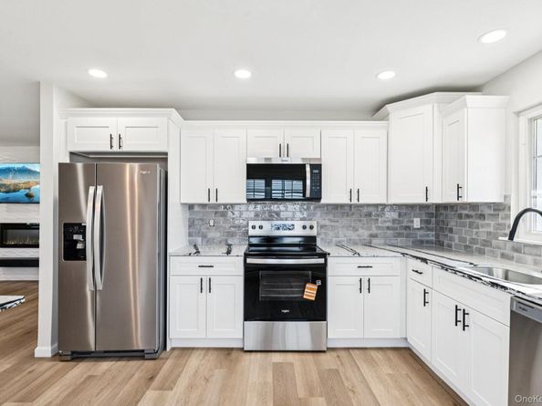 195 Canterbury Drive, Ridge NY 11961