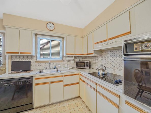 126 W 3rd Street, Deer Park NY 11729