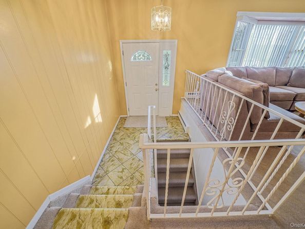 126 W 3rd Street, Deer Park NY 11729