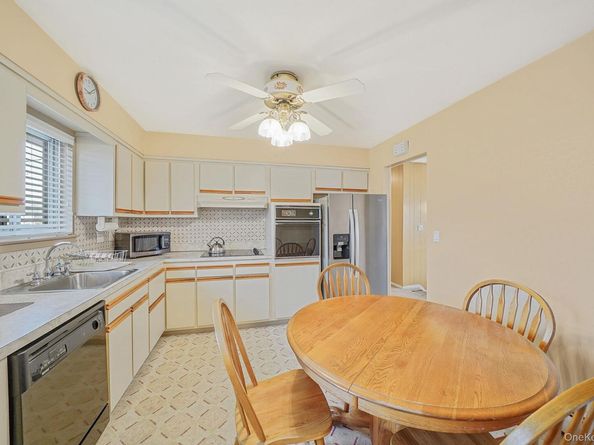 126 W 3rd Street, Deer Park NY 11729