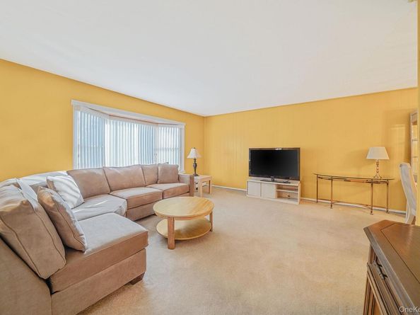 126 W 3rd Street, Deer Park NY 11729