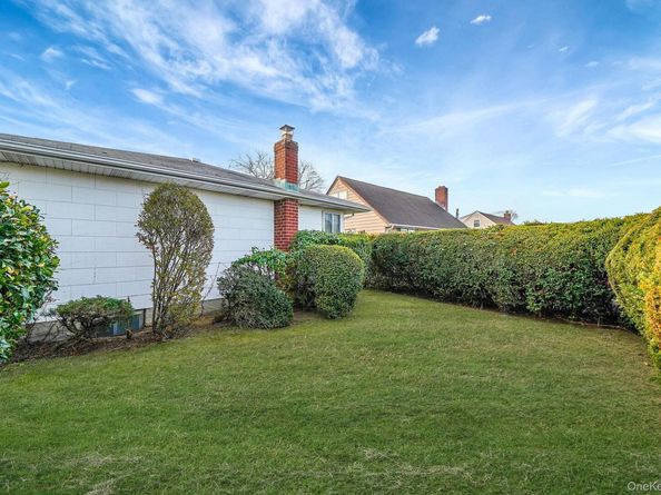 126 W 3rd Street, Deer Park NY 11729