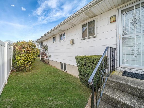 126 W 3rd Street, Deer Park NY 11729