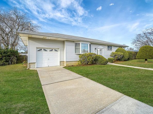 126 W 3rd Street, Deer Park NY 11729