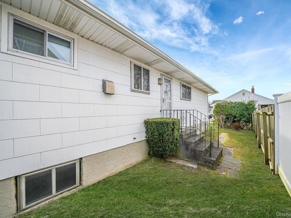 126 W 3rd Street, Deer Park NY 11729