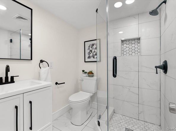 27 Valley Avenue, Locust Valley NY 11560