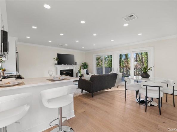 27 Valley Avenue, Locust Valley NY 11560