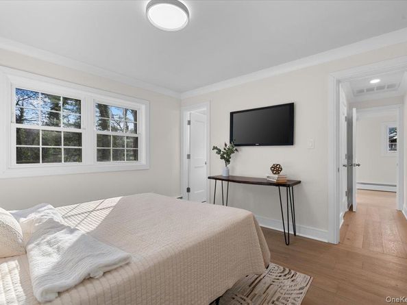 27 Valley Avenue, Locust Valley NY 11560