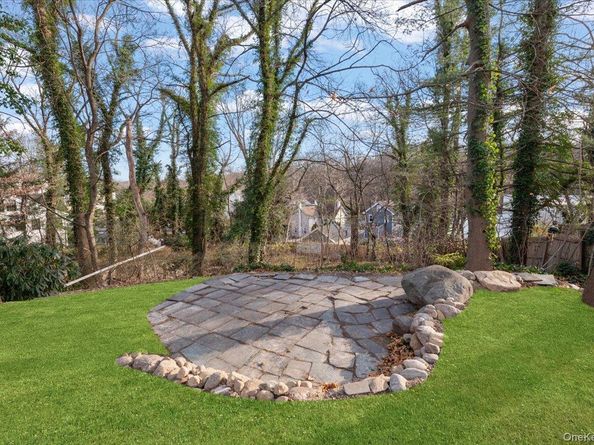 27 Valley Avenue, Locust Valley NY 11560