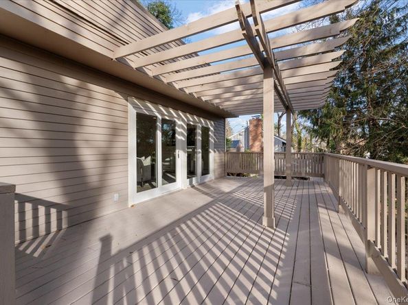 27 Valley Avenue, Locust Valley NY 11560