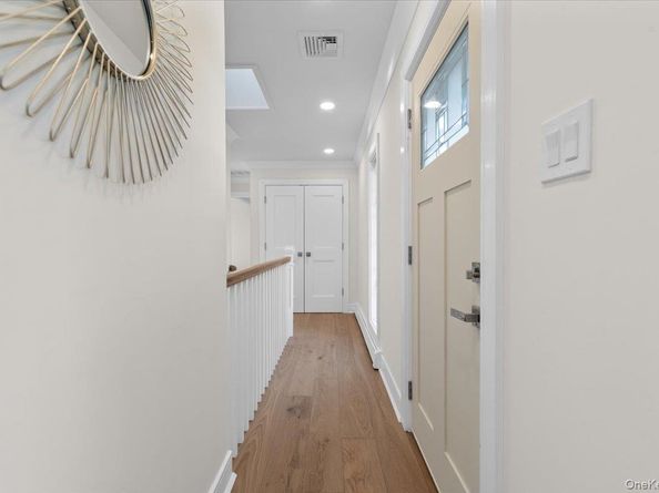 27 Valley Avenue, Locust Valley NY 11560