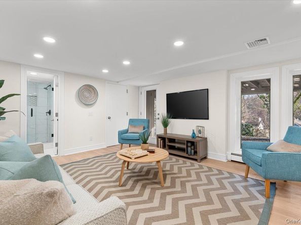 27 Valley Avenue, Locust Valley NY 11560