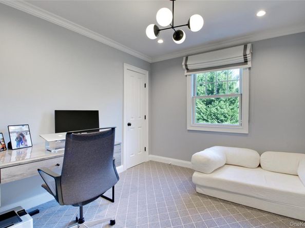 6 Flamingo Road, East Hills NY 11576