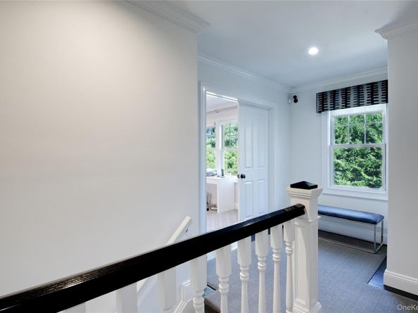 6 Flamingo Road, East Hills NY 11576