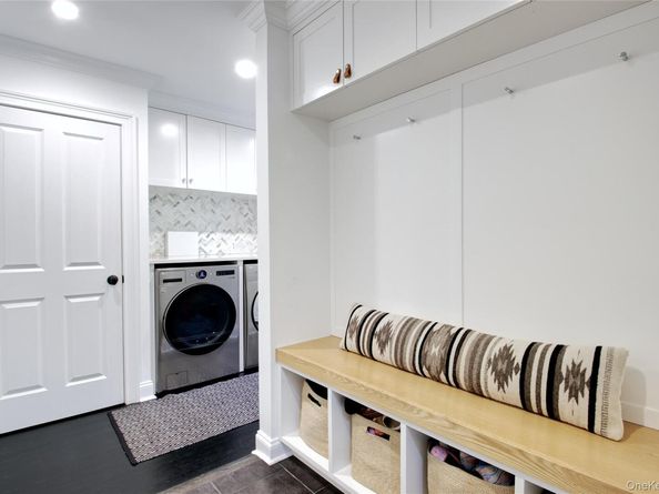 6 Flamingo Road, East Hills NY 11576