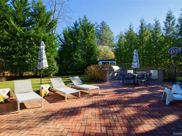 6 Flamingo Road, East Hills NY 11576