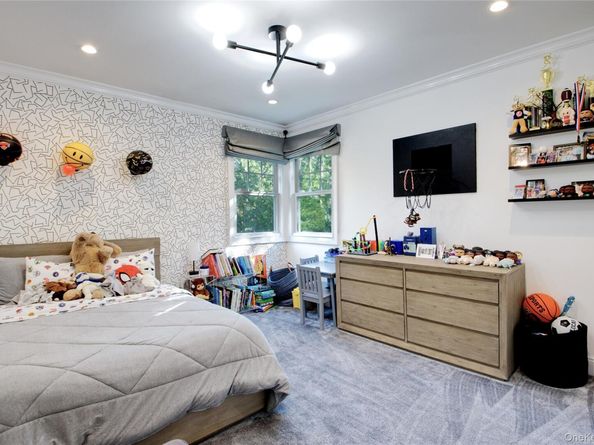 6 Flamingo Road, East Hills NY 11576