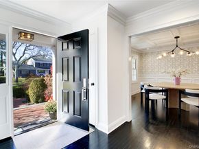 6 Flamingo Road, East Hills NY 11576