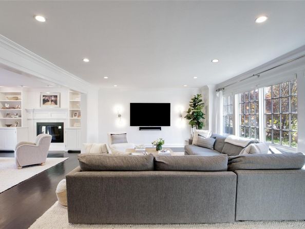 6 Flamingo Road, East Hills NY 11576