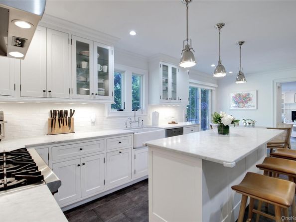 6 Flamingo Road, East Hills NY 11576