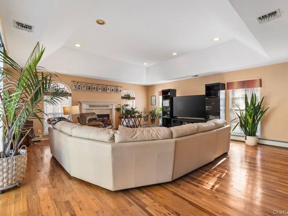 11 Moran Court, Manorville NY 11949